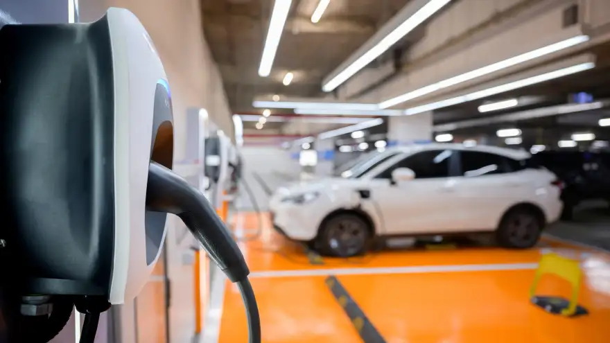 Quy định xe điện 2026 và bảo hiểm cho xe ô tô điện và xe máy điện: Những điều người dùng cần biết