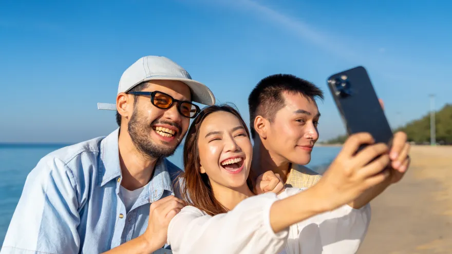 Chọn bảo hiểm du lịch Cathay để hành trình của bạn thêm an tâm và được bảo vệ tối đa.